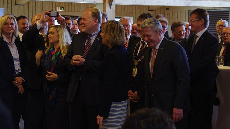 Großer Bahnhof für Joachim Gauck im Neufanger Feststoudl. Foto: Marco Meißner