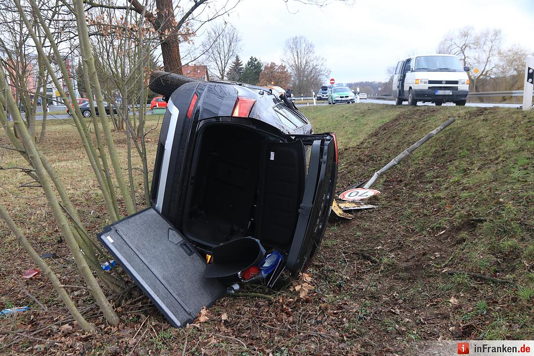 Bamberg: Autofahrerin wird gerammt und gerät in Graben