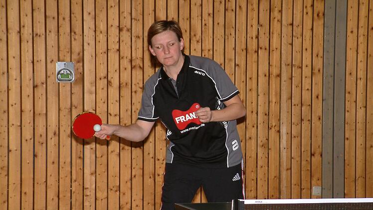 Mit einer tollen Aufholjagd erreichten die Damen des TSV Windheim nach einem 1:5-Rückstand beim SV Hof noch ein 7:7. Zwei dieser sieben Punkte steuerte Melanie Neubauer bei.  Foto: Hans Franz