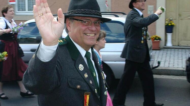 Hermann Heil (hier beim Umzug 2012) tritt ins 2. Glied zurück und wird stellvertretender Schützenmeister. Fotos: Thomas Meyer