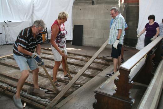 Kirchen-Ausräumaktion