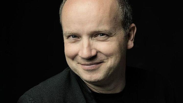 Coburgs Generalmusikdirektor Roland Kluttig dirigiert das Concertino am Samstag (11. Mai) und das Sinfoniekonzert am Sonntag (12. Mai, 18 Uhr) und Montag (13. Mai, 20 Uhr) im Landestheater.Foto: Marco Borggreve