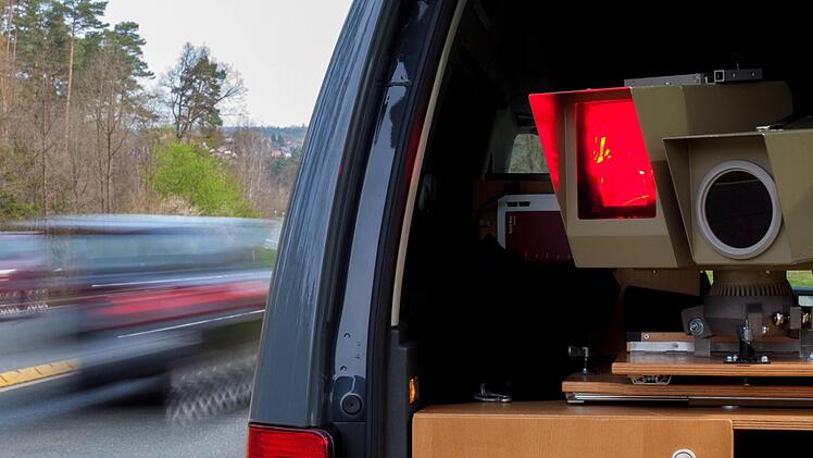 Die Nürnberger Polizei führte am Wochenende Geschwindigkeitsmessungen durch. Dabei rastete ein 75-Jähriger aus, nachdem er geblitzt worden war. Symbolfoto: News5 / Grundmann