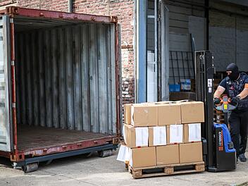 Europaweite Razzia wegen Millionenbetrugs mit Mogel-Handys