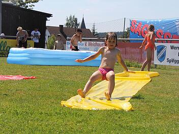 Wasserspiele waren der große Renner. Foto: Carsten Höllein
