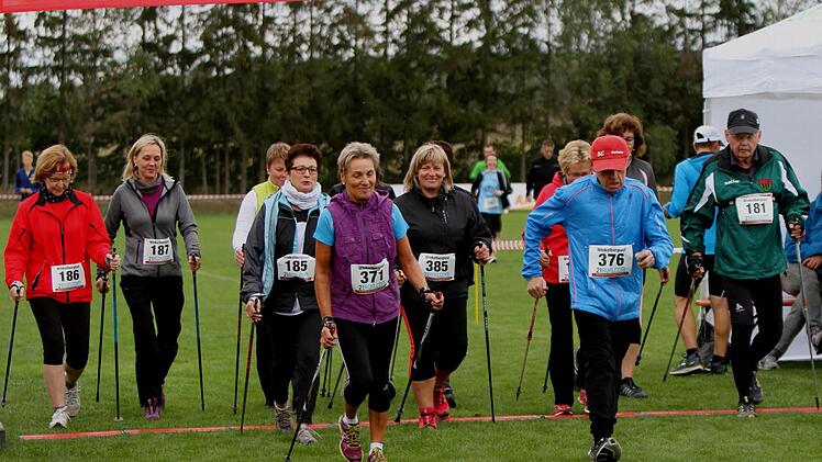 Auf die Nordic-Walking-Strecke gingen zehn Frauen und zwei Männer.