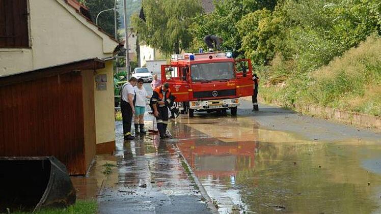 Unlängst wurde die Dorfhauser Straße in Weißenohe überschwemmt.  Foto: privat