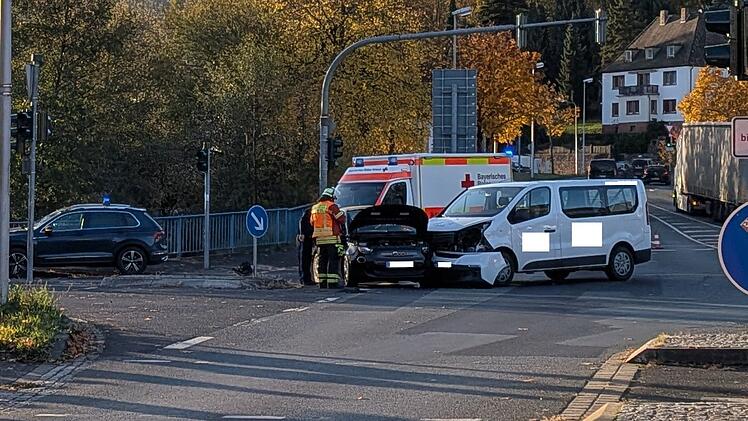 Betriebsstoffe bei Unfall im Kreis Main-Spessart ausgelaufen