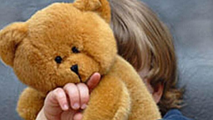 Gibt es akute Gefahren, dann zieht das Jugendamt des Landkreises Bad Kissingen die Notbremse: Es nimmt auch Kinder aus Familien heraus, um sie zu schützen.  Foto: Jugendamt