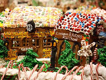 Woraus besteht das Pfefferkuchenhaus, das auf das Märchen von Hänsel und Gretel zurückgeht? Aus wasser- und fettarmen braunen Lebkuchen, die lange haltbar sind.  Archivbild: Christina Horsten/dpa
