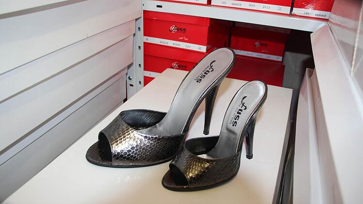 Von Größe 32 bis 46 gibt es diese Sandalette.