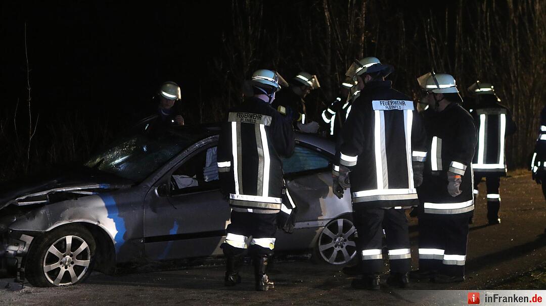 Auto überschlägt sich bei Ellingen