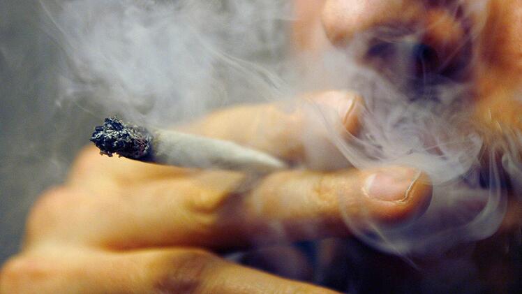 Wegen dem Besitz und Verkauf von Marihuana stand ein Langensendelbacher vor Gericht. Foto: dpa