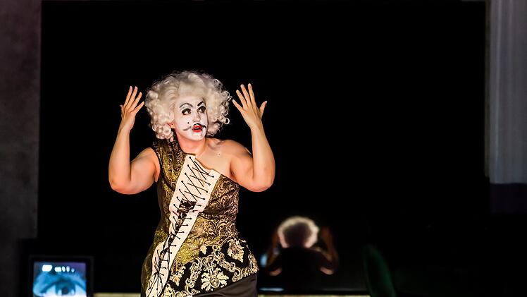 Szene aus "Alcina" am Landestheater CoburgFoto: Sylvain Guillot