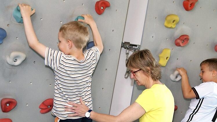 An der Kletterwand Fotos: Mario Deller