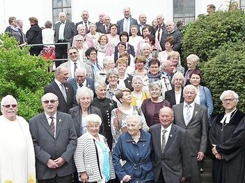 Jubelkonfirmation in Muggendorf, vorne die "Eisernen" Foto: Paul Pöhlmann
