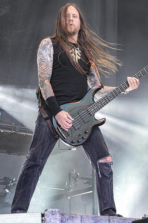 Amon Amarth bei Rock im Park 2019: Ganz viel Metal und Feuer bringt die Fans zum Durchdrehen