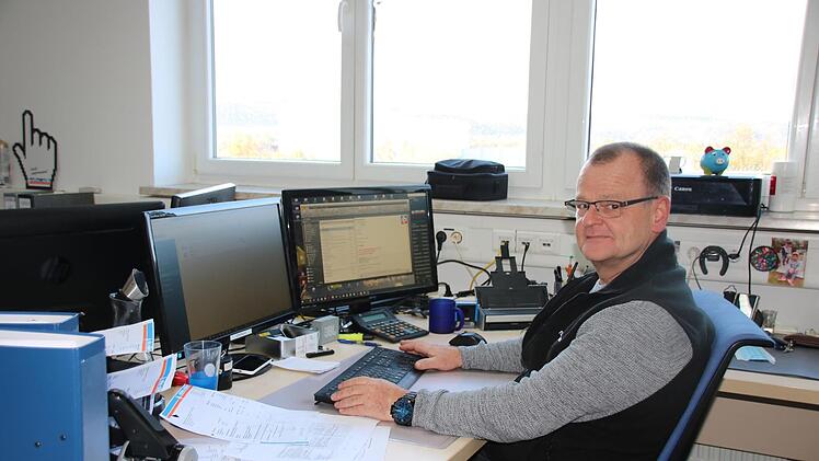 Martin Hämel  an seinem Arbeitsplatz. Foto: Ralf Ruppert