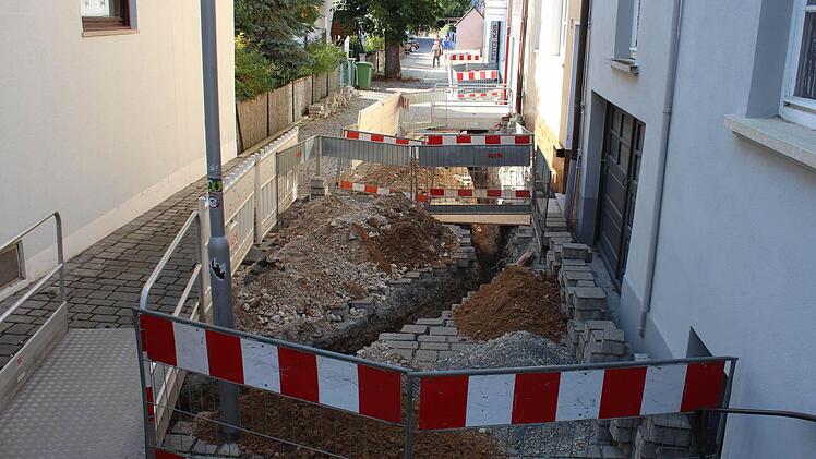 Die vor wenigen Jahren erneuerte Haas-Gasse in Höchstadt wird jetzt wieder aufgegraben. Foto: Andreas Dorsch