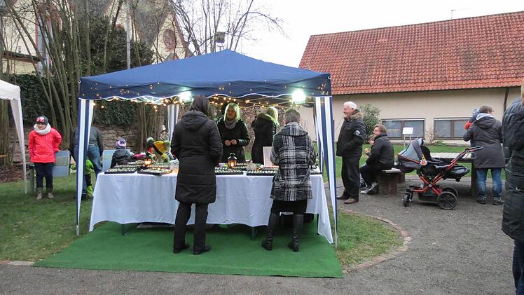 Viel Selbstgemachtes gab es beim Weihnachtsmarkt in Euerdorf. Foto: Doris Bauer