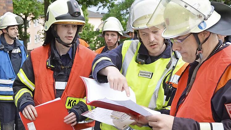 Einsatzpl&auml;ne f&uuml;r Geb&auml;ude erleichtern die Arbeit der Feuerwehr. Doch nicht immer gibt es welche.  Foto: Peter Rauch
