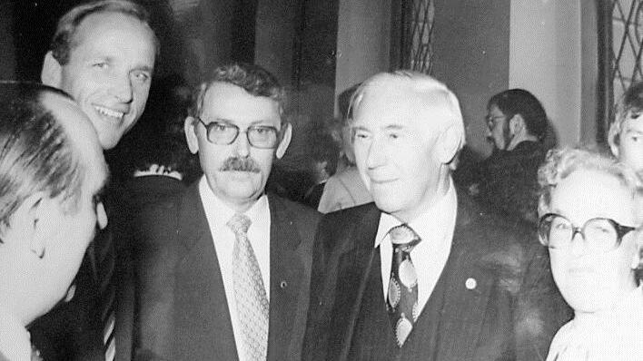 Im Oktober 1983 wurde Wirsberg als behindertenfreundlicher Kurort in München ausgezeichnet. Von links Gemeinderat Erwin Ringsdorf, Bürgermeister Hermann Anselstetter, VdK-Ortsvorsitzender Karl Hahn, VdK-Präsident Karl Weishäupl und Ortsbetreuerin Lina Kneitz.  Foto: Archiv