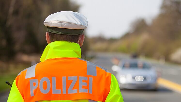 Die Polizei Coburg fahndet nach einem Autofahrer
