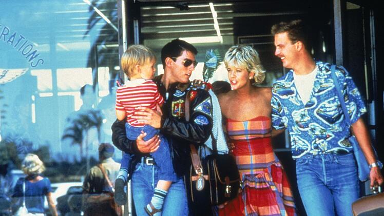Es war eine ihrer ersten gro&szlig;en Kino-Rollen: In "Top Gun" spielte Meg Ryan Carol, die Ehefrau von Mavericks (Tom Cruise, links) besten Freund und Fliegerkollegen Nick "Goose" Bradshaw.