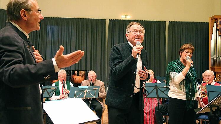 Zum gesanglichen Einsatz kam das Ehepaar Helga und Helmut Öffner aus Güntersleben. Foto: Gerd Schaar