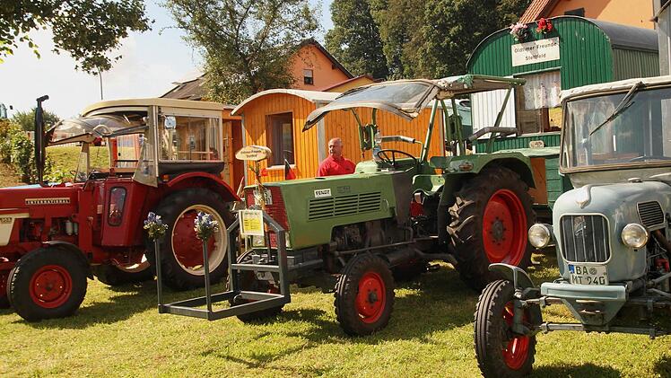Diese Bulldogfreunde reisen oft schon tags zuvor an und haben dazu immer ihr Wochenendhaus dabei.Foto: Günther Geiling