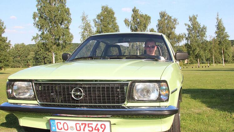 Marco Geisthardt in seinem Opel Ascona B