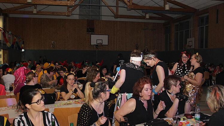 Blick in die HalleEvi Seeger