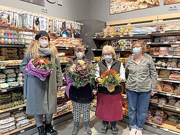 Ein gutes Team: Anke Kolli (Access), Julia, Birgit Degen und Cordula Voigt (von links) im Edeka Markt Adelsdorf