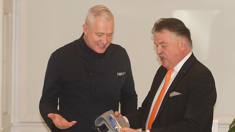 Auch Landrat Klaus Peter Söllner gratulierte.