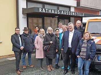 Die Himmelkroner Gemeinde hat eine neue Rathausaußenstelle und ein neues E-Fahrzeug.