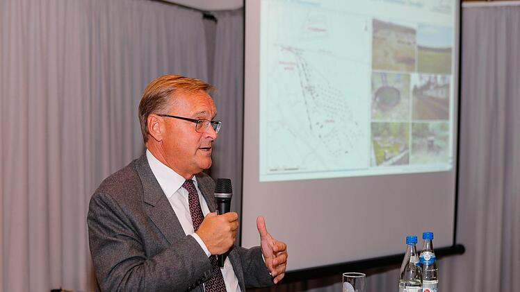 OB Andreas Starke bei der Infoveranstaltung zum Gewerbepark Geisfelder Straße. Fotos: Matthias Hoch