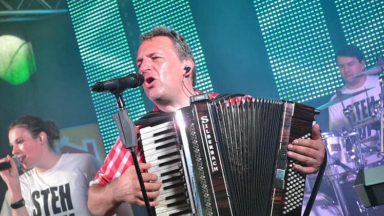 Auf der Bühne ist Klaus Pfreundner in seinem Element. Foto: Archiv