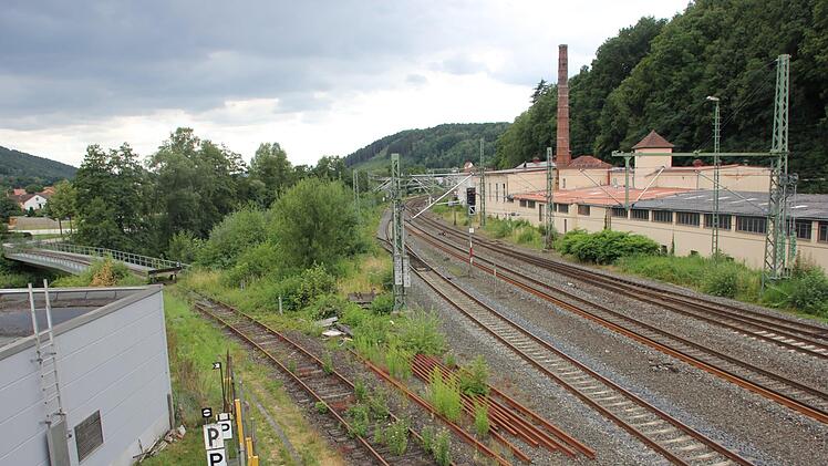 Impressionen vom Bahnhof Kronach - fotografiert im Sommer 2018.  Hier der Ausblick vom Südstellwerk weiter nach Süden. Foto: Andreas Schmitt