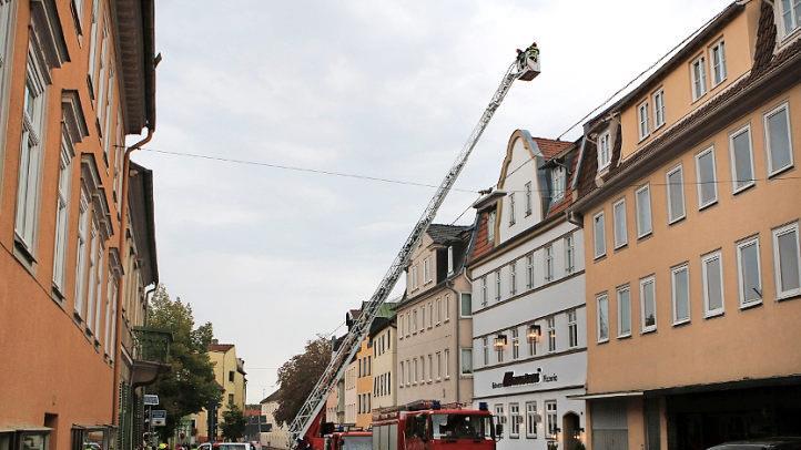 Die Coburger Feuerwehr stellte auch 2019 gleich mehrmals ihre schnelle Einsatzfähigkeit unter Beweis, wie hier bei einem Kaminbrand im September im Oberen Bürglaß. Foto: Jochen Berger