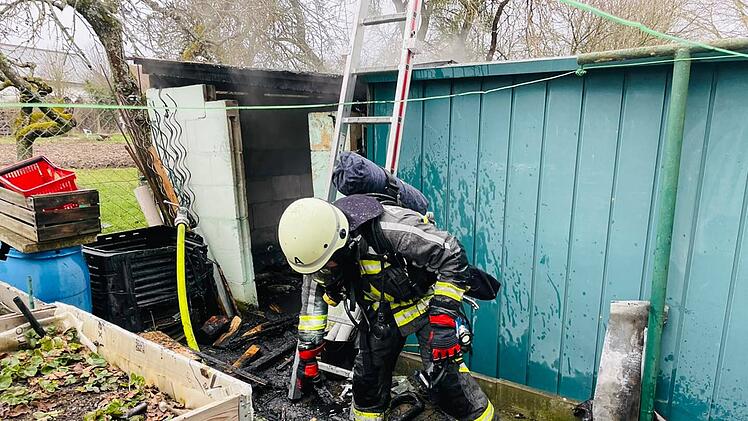 Gartenh&auml;uschen in Vollbrand