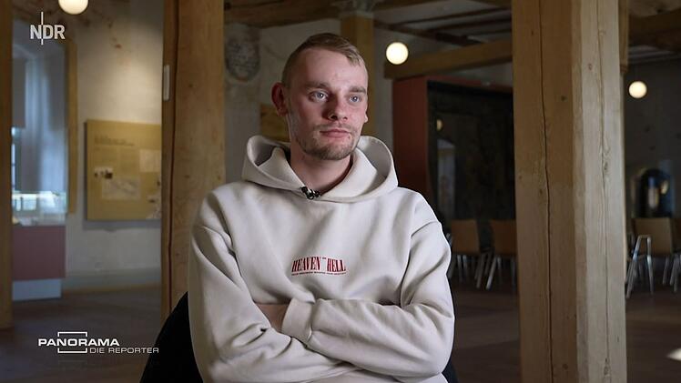 B&uuml;rgergeld-Empf&auml;nger Jason findet das Nordhausener Pilotprojekt, das ihn zur Arbeit zwingt, richtig.