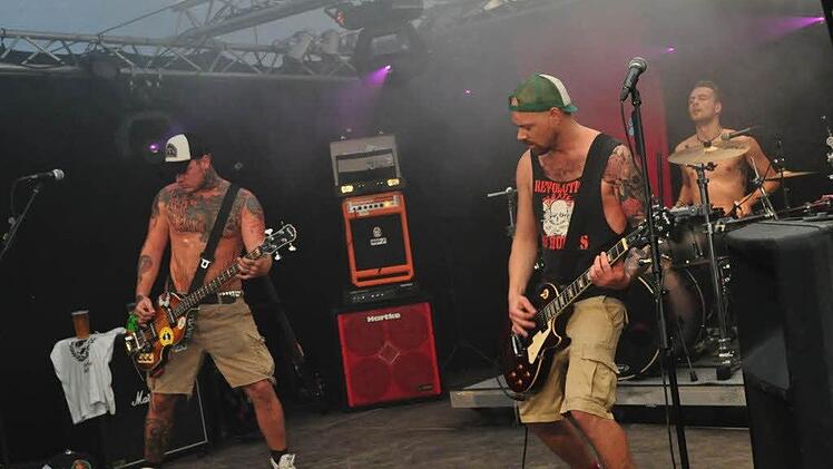 Acht Bands unterhielten vom Nachmittag bis weit nach Mitternacht die Punkfans. Foto: Simon Albrecht