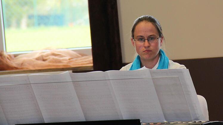 Die Männer von Weppersdorf, am Piano Pia Schuhmann Foto: Johanna Blum