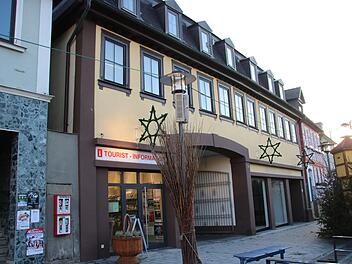 Das Gebäude Marktplatz 10 soll für Stadtbücherei, Tourist-Info und Stadtverwaltung mehr Platz bieten.Matthias Einwag