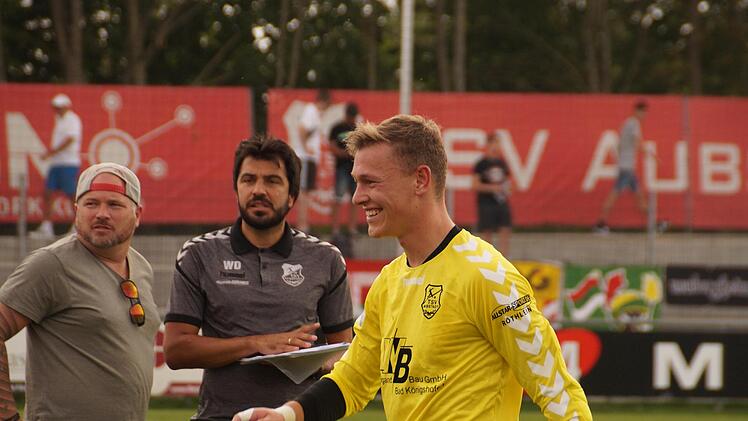 Da strahlt einer: Nico Purtscher nach seinem Punktspieldebüt für den TSV Aubstadt.  Foto: Rudi Dümpert