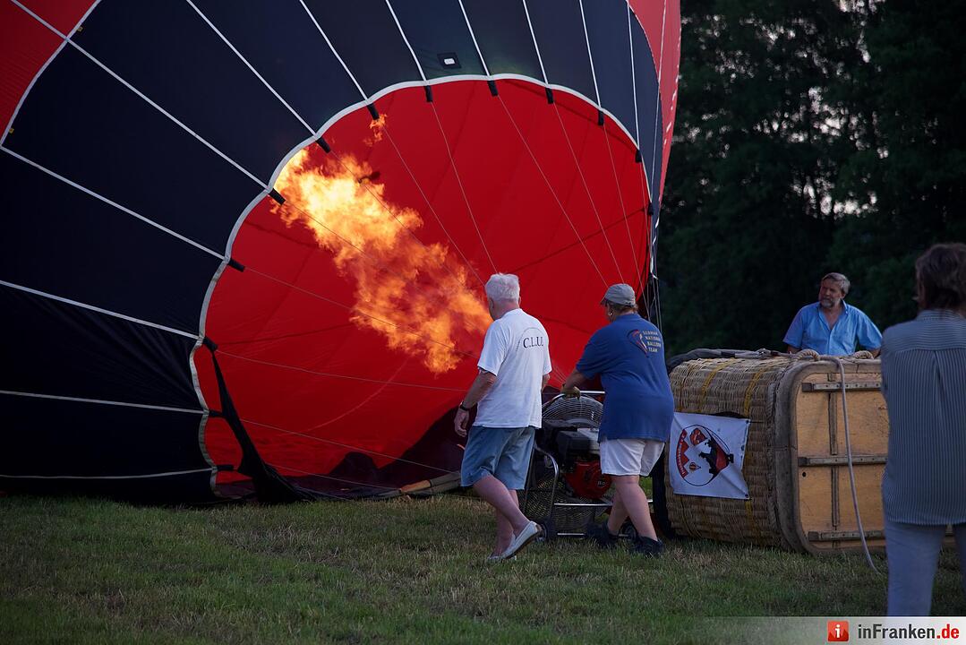 Jubiläumsausgabe: Zum 20. Mal hat die Raiffeisenbank Seebachgrund zu ihrem Ballonmeeting nach Hannberg eingeladen. Mehr als 2000 Menschen waren gekommen.