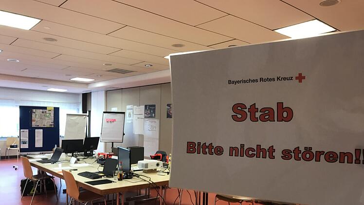 Die Einsatzzentrale des BRK internen Katastrophenschutzstabes Foto: Gerhard Hoch