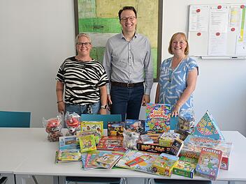 Erlangen: Mutter &uuml;bergibt nach Tod ihres Sohnes Geschenke f&uuml;r krebskranke Kinder