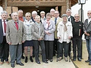 Zu einem freudigen Wiedersehen hatten sich die Sch&uuml;ler des Geburtsjahrganges 1947 in Ebern getroffen, um ein paar unterhaltsame Stunden miteinander zu verbringen. Links die Organisatoren Lothar Olbrich und Erwin G&uuml;&szlig;bacher. Foto: Wolfgang Dietz
