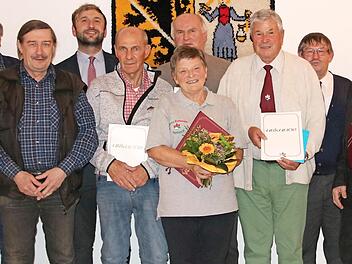 Die Naturfreunde Presseck zeichneten mehrere Mitglieder aus. Foto: Klaus Klaschka